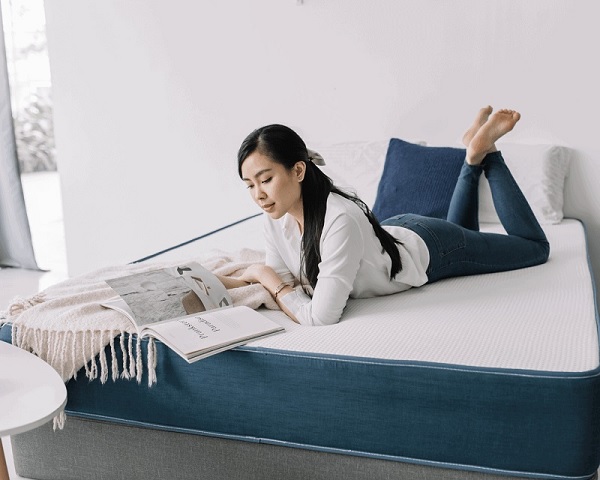 Cách nằm đệm không bị nóng