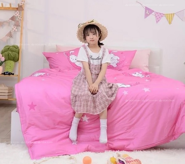 Chăn ga gối cho bé nên chọn chất liệu gì